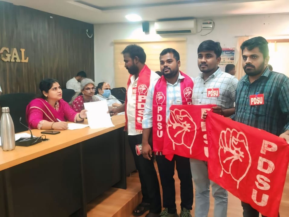 నిధులు విడుదల చేయాలని కలెక్టర్‌కి వినతి