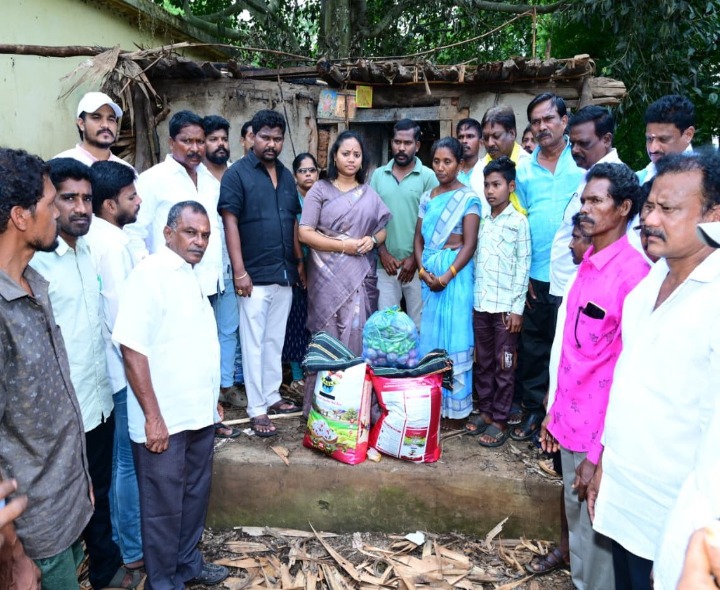 అగ్నిప్రమాద బాధితులకు ఎమ్మెల్యే శిరీష ఆదరణ