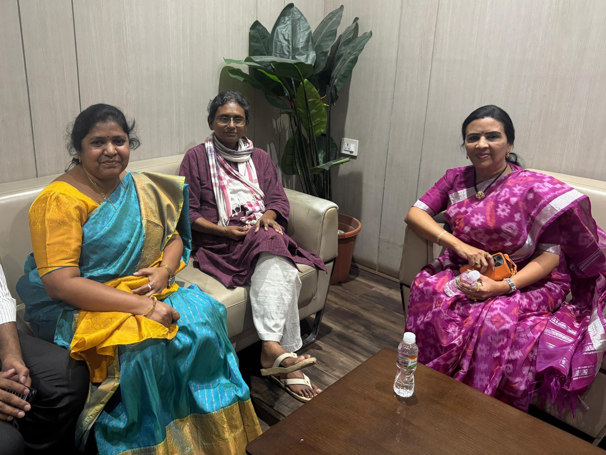 మీనాక్షి నటరాజన్‌ను కలిసిన ఎమ్మెల్యే