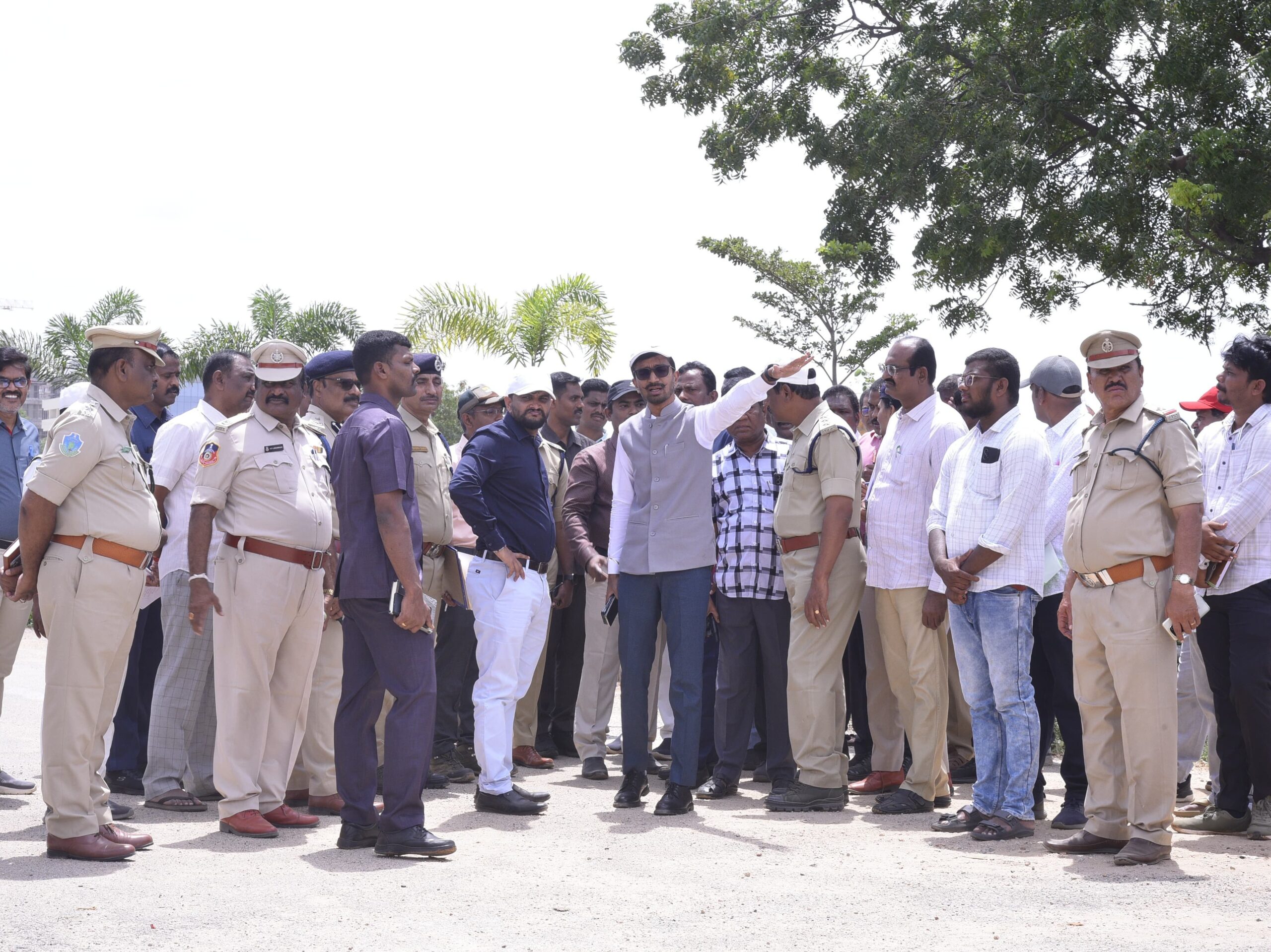 సీఎం సభ ఏర్పాట్ల పనులను పరిశీలించిన కలెక్టర్