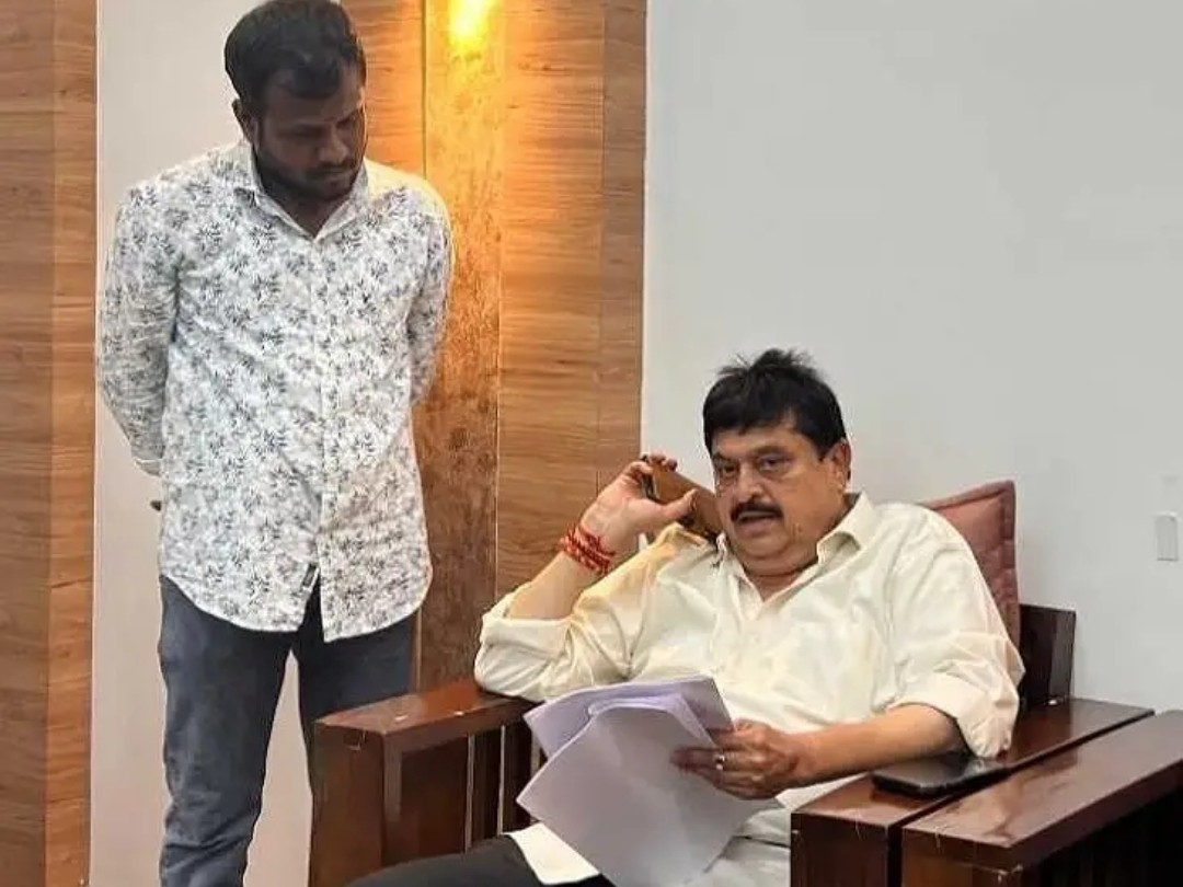 అక్రమ కేసులపై బీజేపీ రాష్ట్ర అధినేతకు ఫిర్యాదు