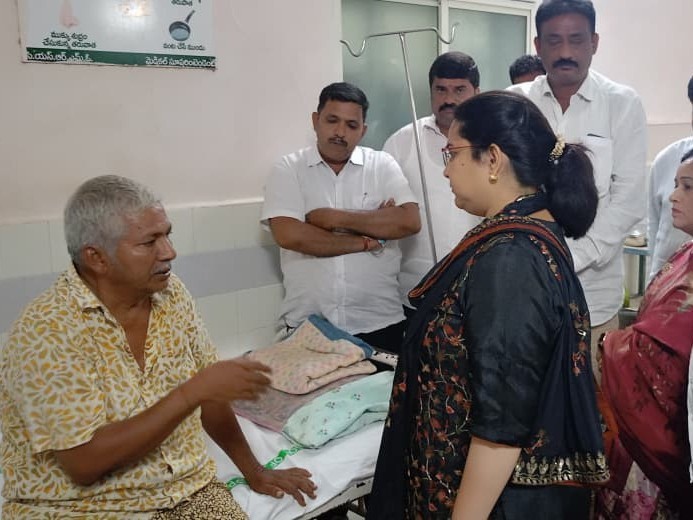 టీడీపీ సీనియర్ నాయకుడిని పరామర్శించిన ఎమ్మెల్యే