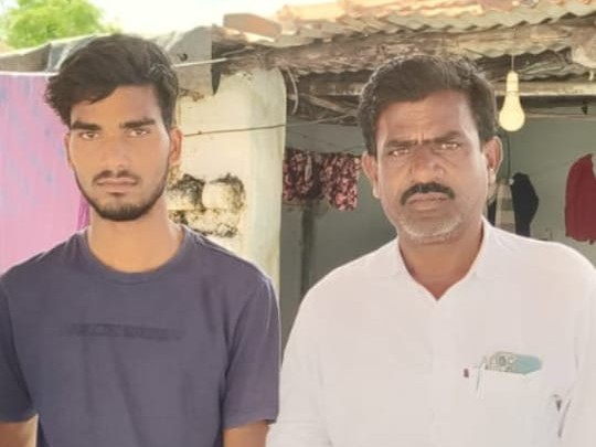 వాటర్ మెన్ కుటుంబానికి ఆర్థిక సహాయం అందజేత