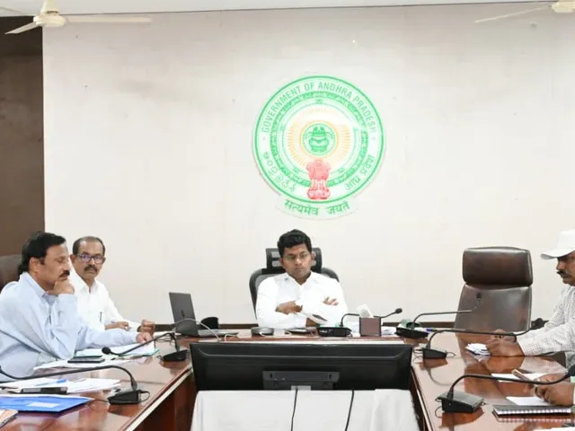 యూరియా నిలువలపై సీఎం సమీక్ష