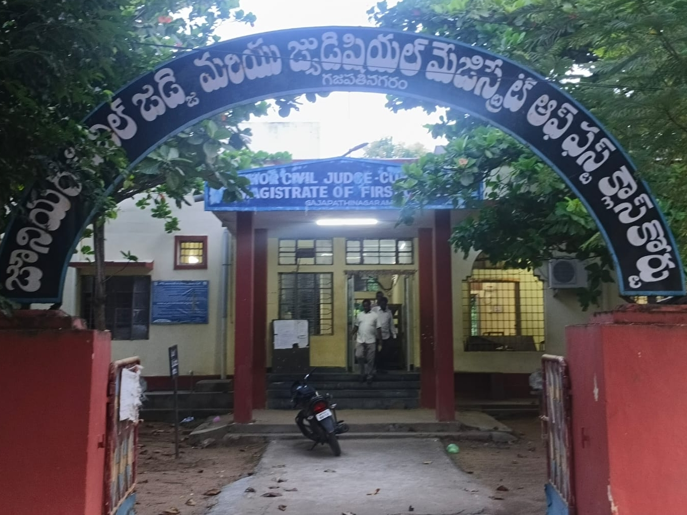 చెక్కు బౌన్స్ కేసులో వ్యక్తికి జరిమానా