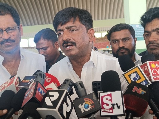 రైతుల ముసుగులో రాజకీయాలు సహించం: బీటెక్ రవి