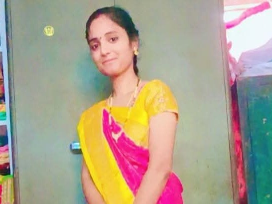 చీరాలలో వివాహిత ఆత్మహత్య