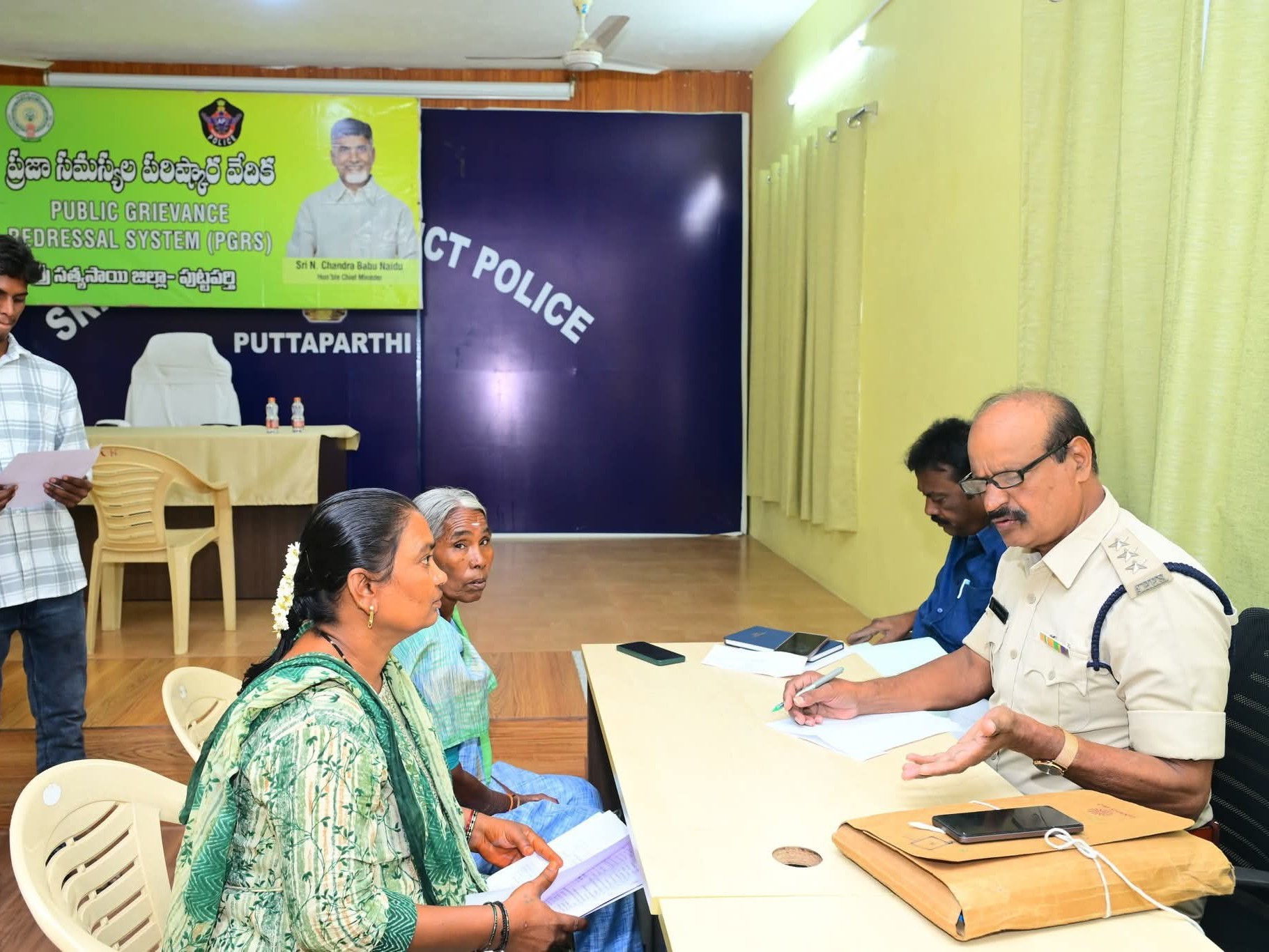 65 ఫిర్యాదులు స్వీకరించిన డీఎస్పీ