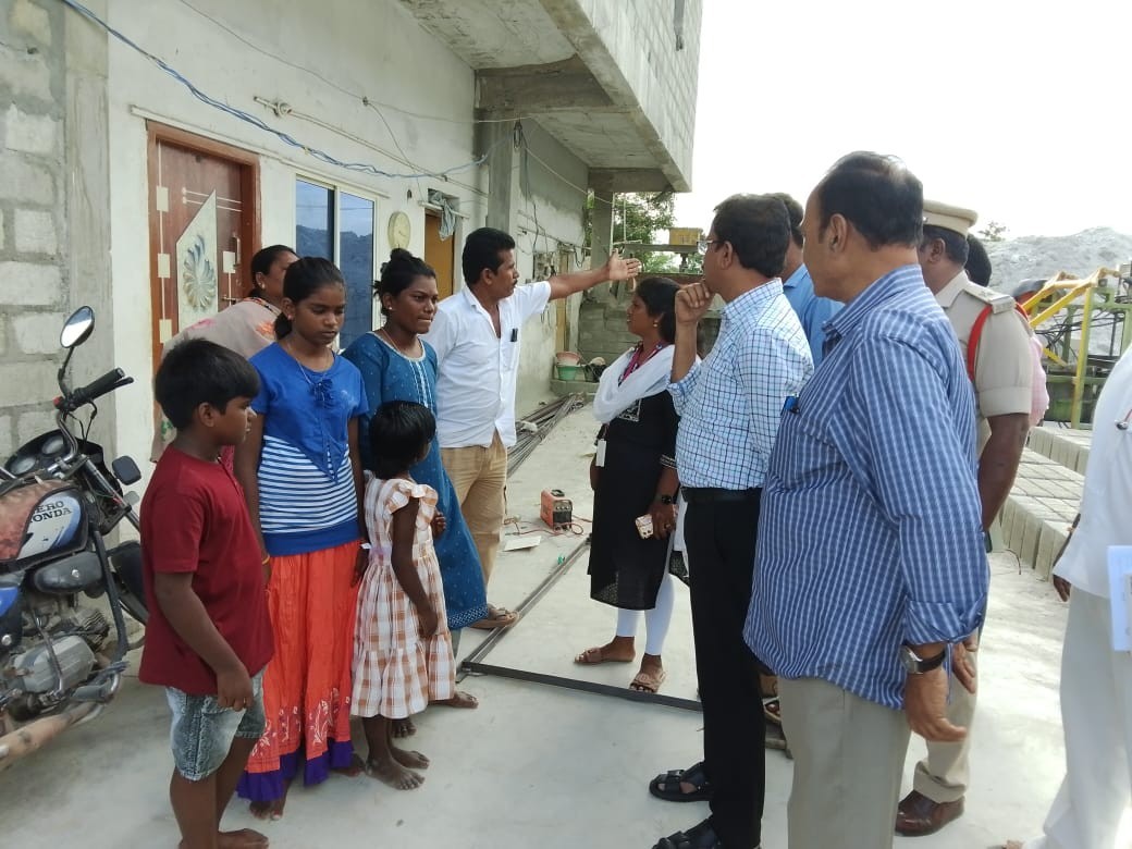 లక్ష రూపాయలు అప్పు కోసం ముగ్గురు పిల్లలు నిర్బంధం