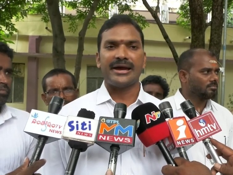 ‘వితంతువులకు పింఛన్లు మంజూరు చేయండి’