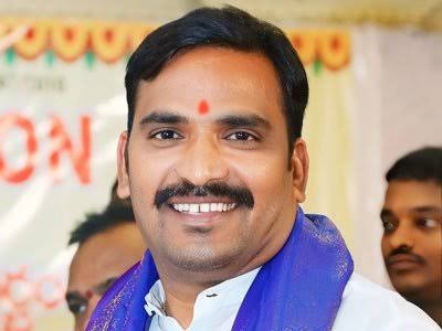 దళితవాడలో ప్రభుత్వ విప్ పల్లెనిద్ర