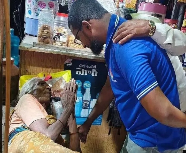 మానవత్వం చాటుకున్న కోవిడ్ ఫైటర్స్