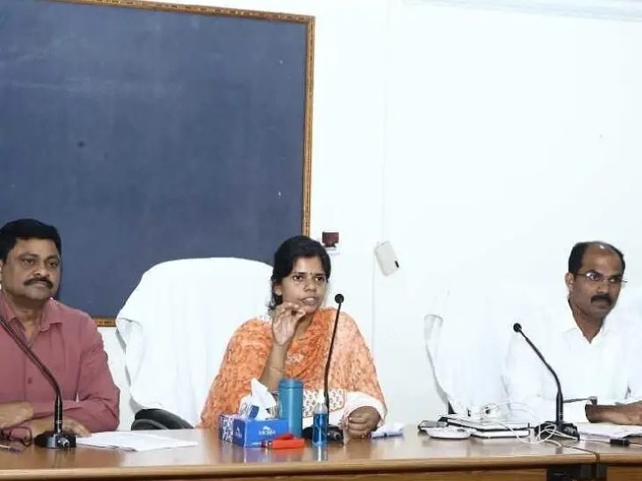 జ్వరాలపై అప్రమత్తంగా ఉండాలి: కలెక్టర్