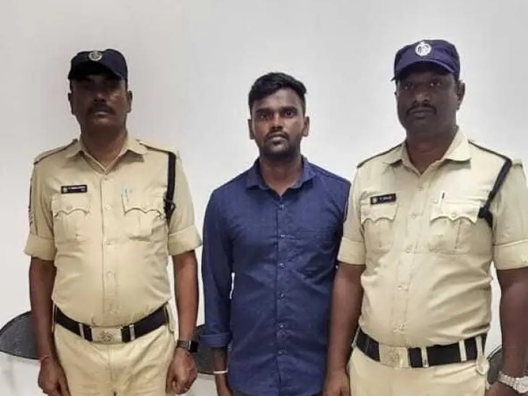 అశ్లీల చిత్రాలు చూపించి.. బాలికపై లైంగిక దాడి