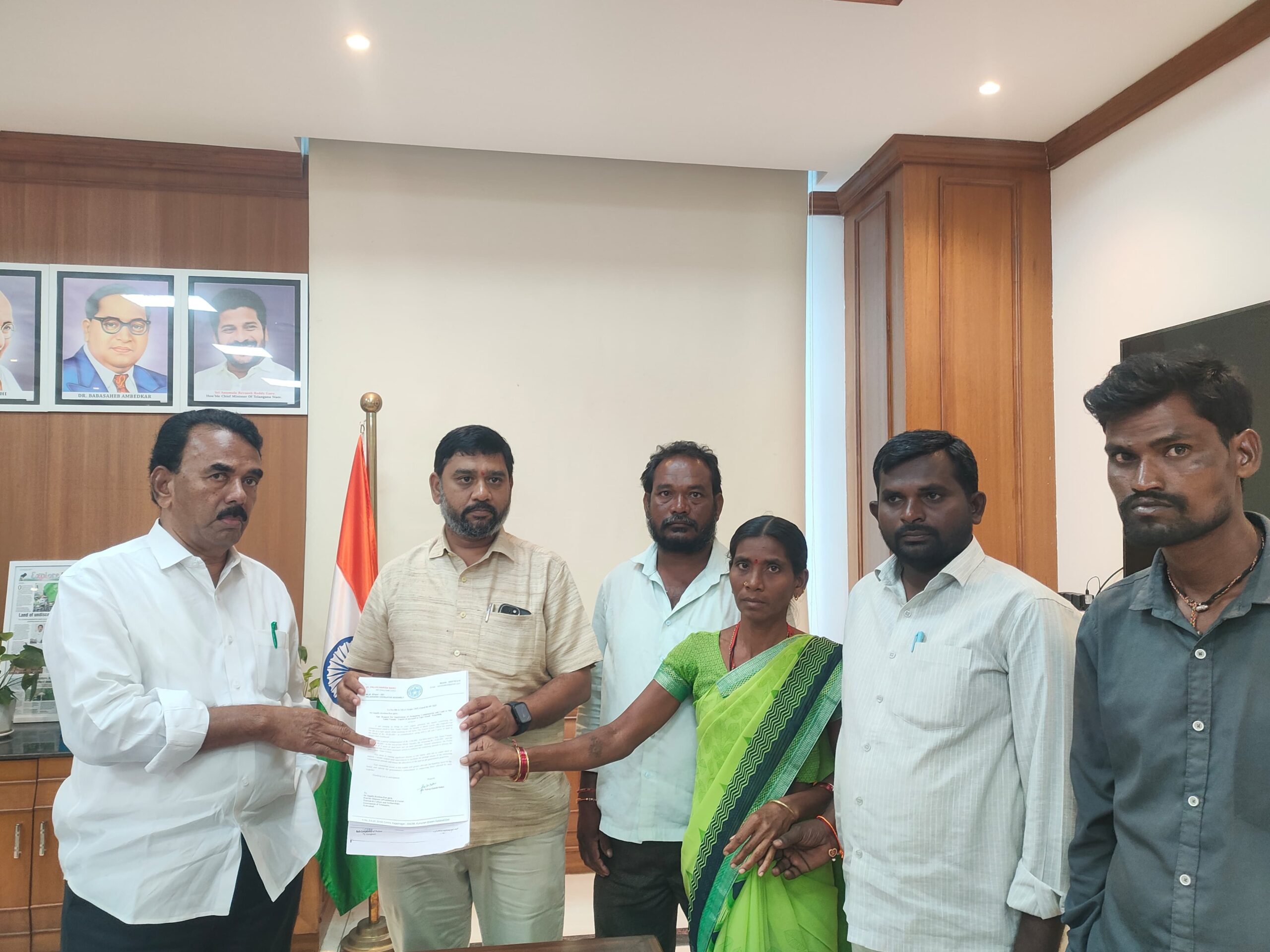‘మోర్లే లక్ష్మి కుటుంబాన్ని అన్ని విధాలుగా ఆదుకోవాలి’