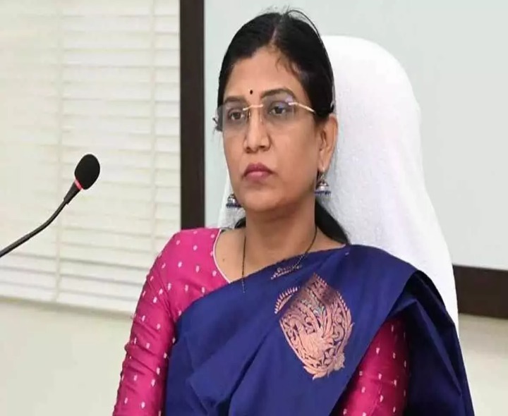 యూరియా వాడకంపై అవగాహన కల్పించండి: కలెక్టర్