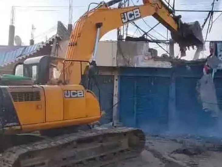 నత్తనడకన రోడ్ల విస్తరణ పనులు ప్రారంభం