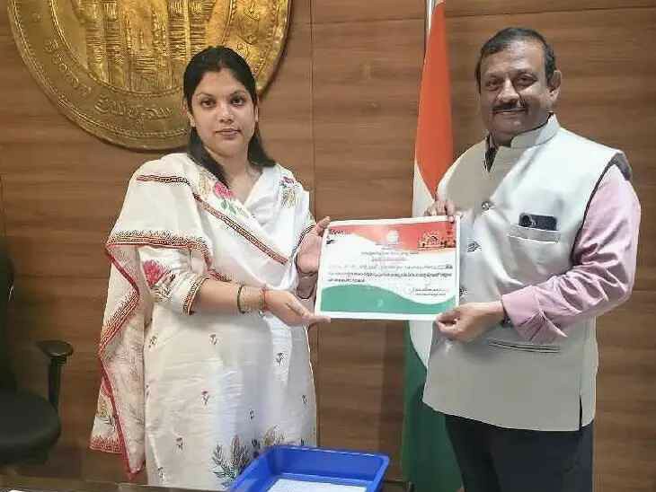 శాతవాహన ప్రొఫెసర్‌కు ప్రశంస పత్రం