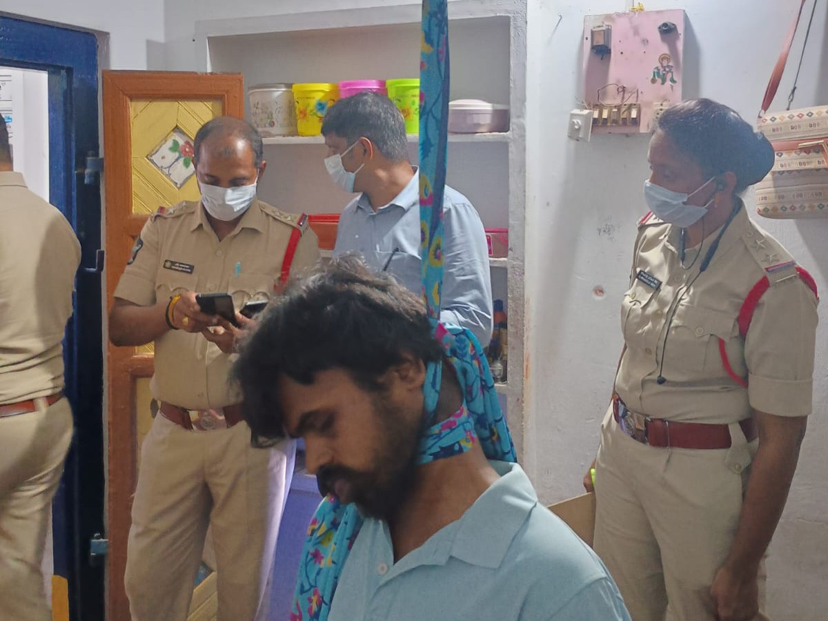 అప్పుల బాధ తాళలేక యువకుడు బలవన్మరణం