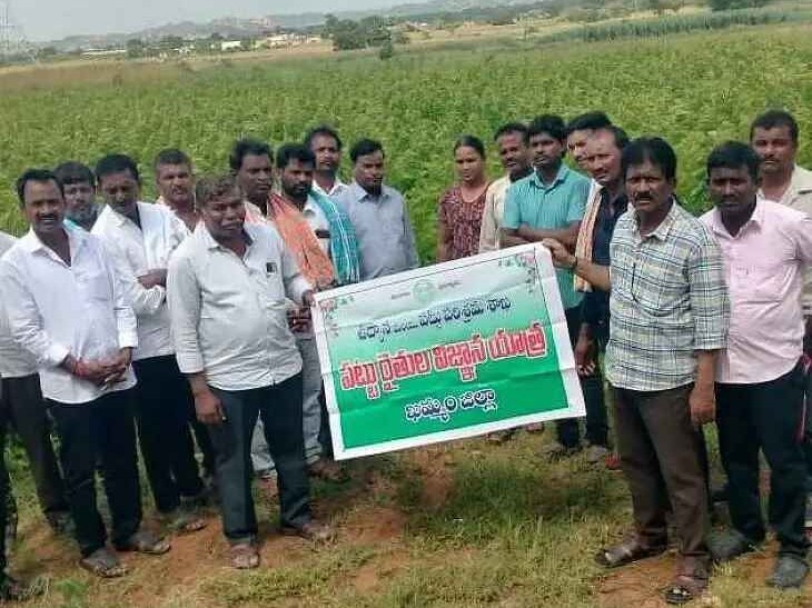 పట్టుపురుగుల పెంపకాన్ని పరిశీలించిన రైతులు