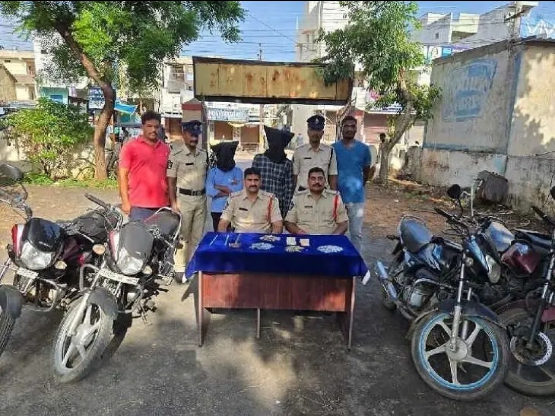 బైక్ చోరీలకు పాల్పడుతున్న ఇద్దరి అరెస్ట్