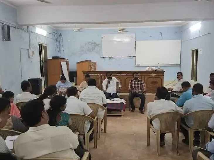 మదనపల్లెలో ‘అధికారుల నిర్లక్ష్యం కనపడుతోంది’