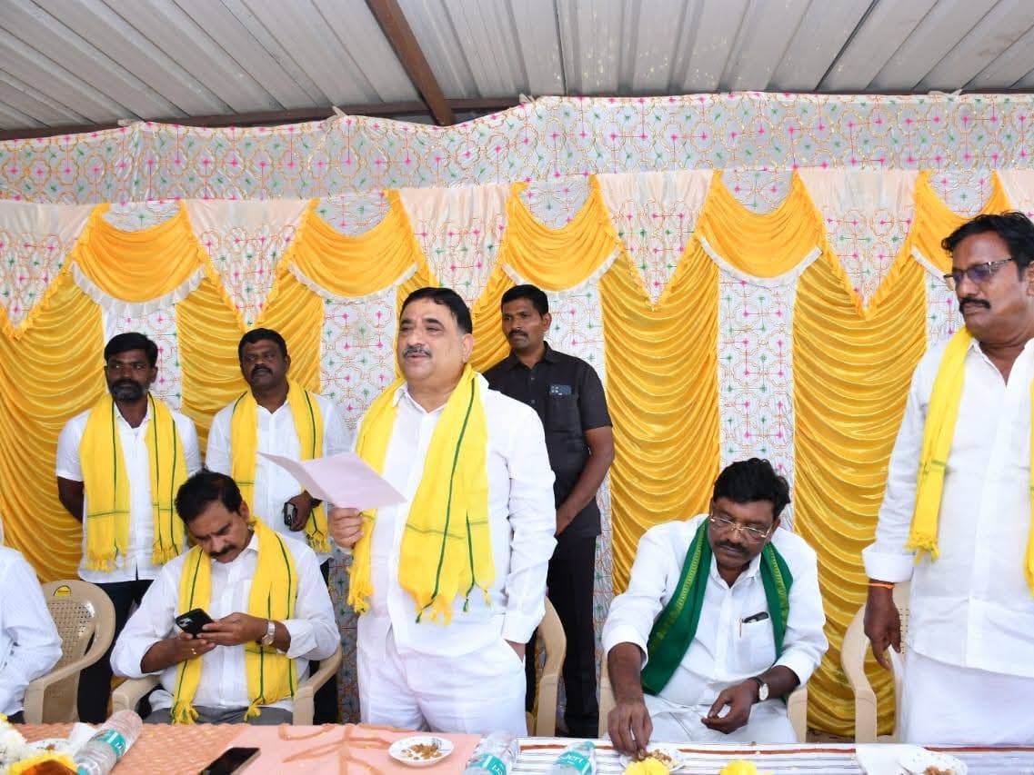 మండలాల నాయకులతో ఎమ్మెల్యే సమావేశం