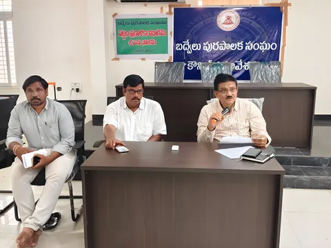 ‘సకాలంలో పన్నులు చెల్లించి అభివృద్ధికి సహకరించండి’