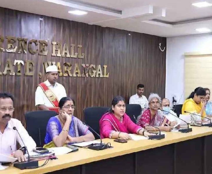 136 ఫిర్యాదులను స్వీకరించిన కలెక్టర్