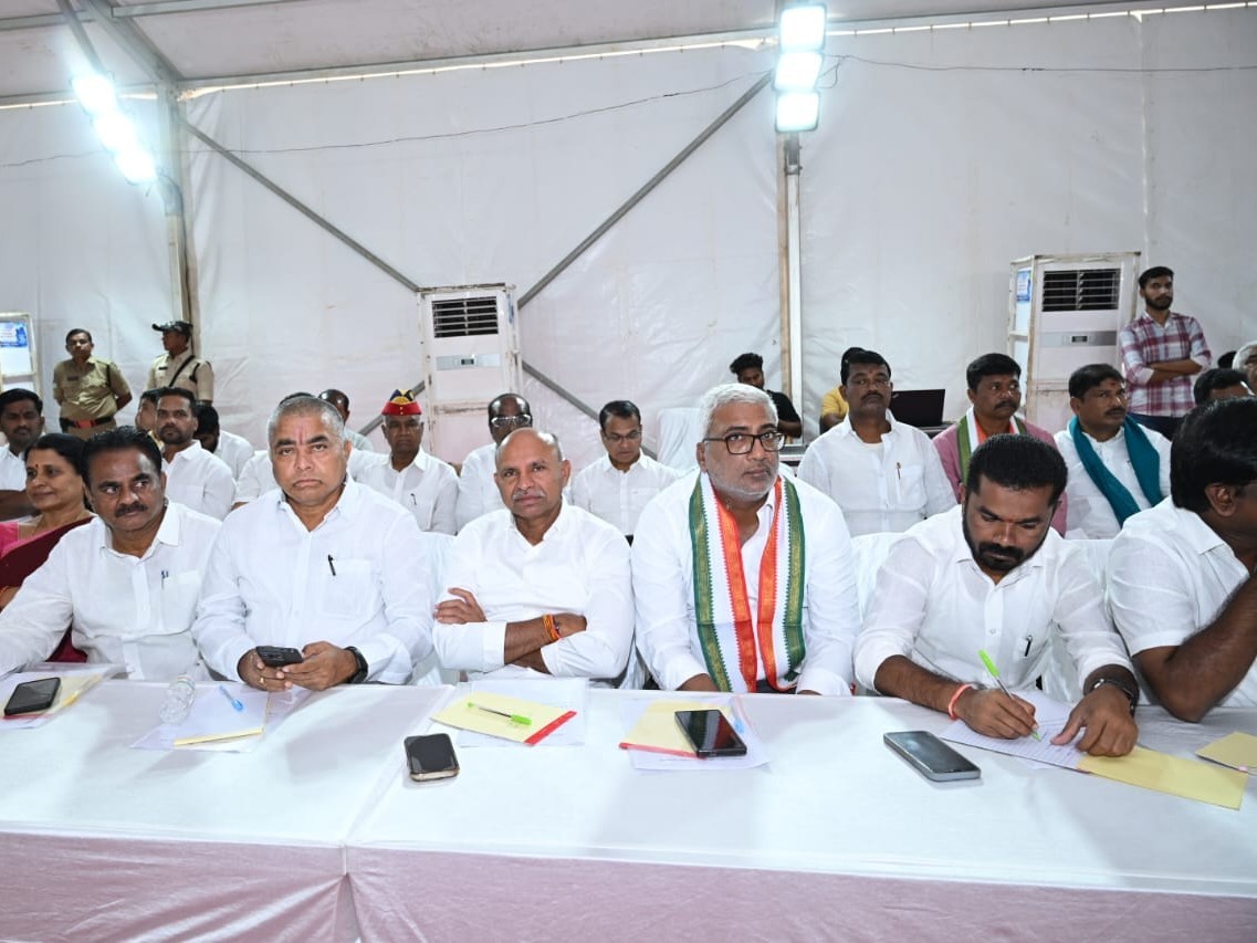 విస్తృత స్థాయి సమావేశానికి హాజరైన ఎమ్మెల్యే