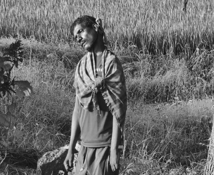 ఉరేసుకొని గుర్తు తెలియని వ్యక్తి మృతి