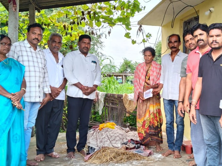 ‘నిరుపేద కుటుంబాలకు అండగా ఉంటాం’