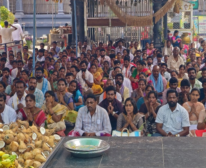 ఘనంగా వాడపల్లి వెంకటేశ్వర స్వామికి అష్టోత్తర పూజలు