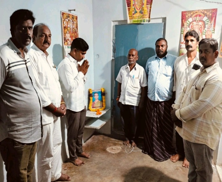 బీజేపీ నేత భార్యకు నివాళుఅర్పించిన జిల్లా అధ్యక్షుడు