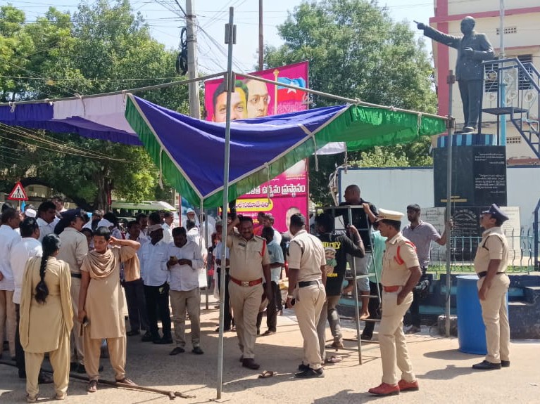 కందుకూరులో పోరుబాట కార్యక్రమం టెంట్లు తొలగింపు
