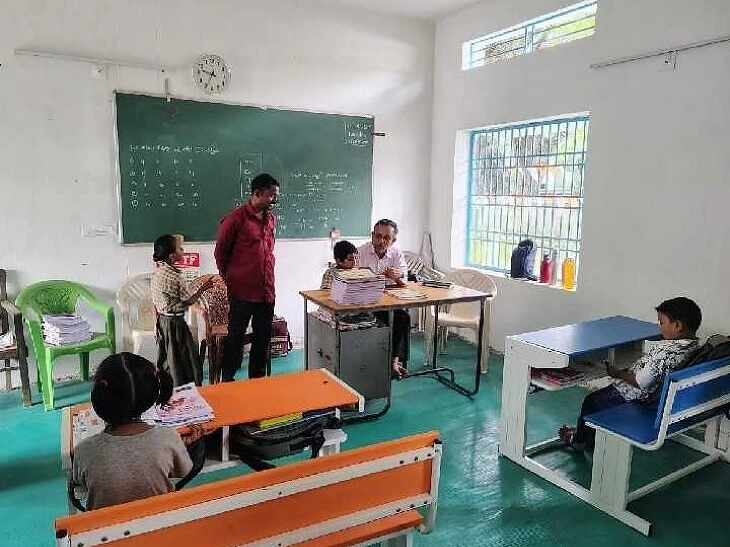 కొల్లవానిపేట పాఠశాలను సందర్శించిన ఎంఈవో