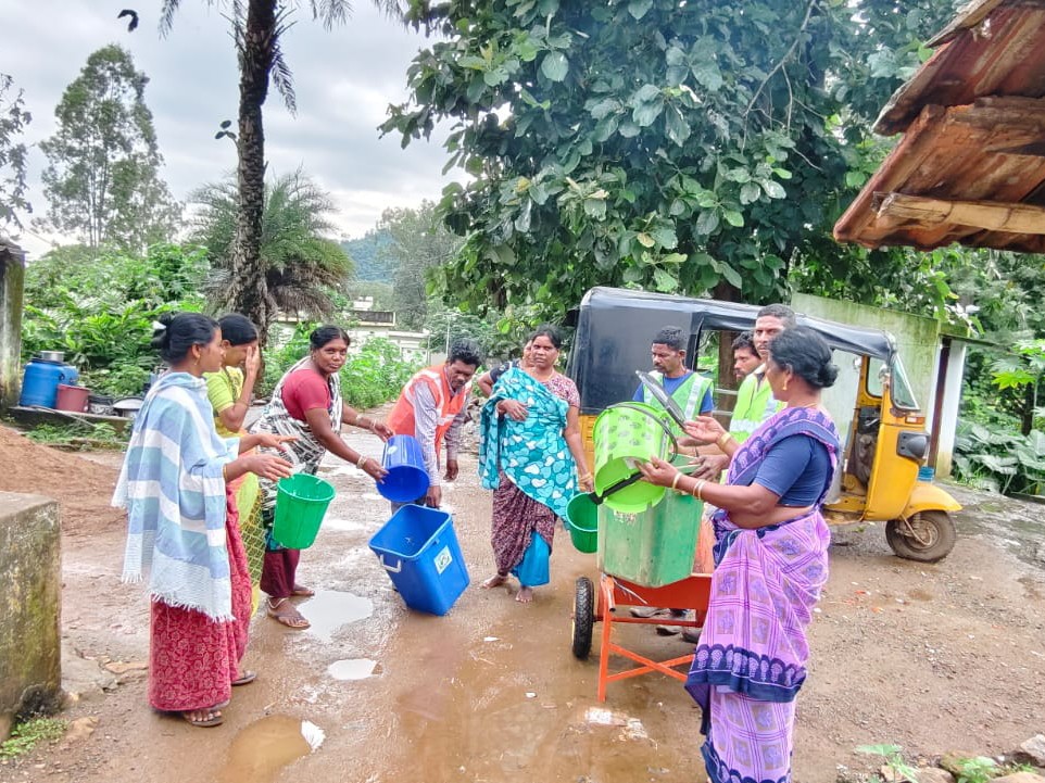 డుంబ్రిగుడలో చెత్త వేర్పాటుపై అవగాహన