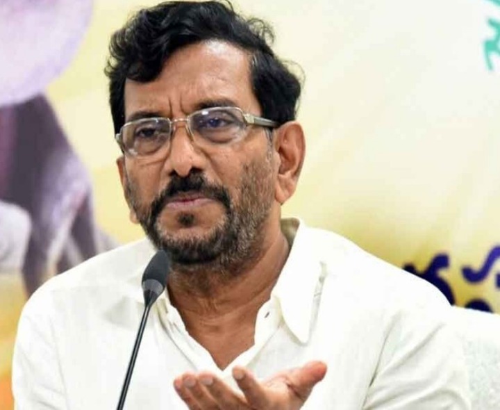ఢిల్లీలో బేరాలు ..ఏపీలో నాటకలు : సోమిరెడ్డి