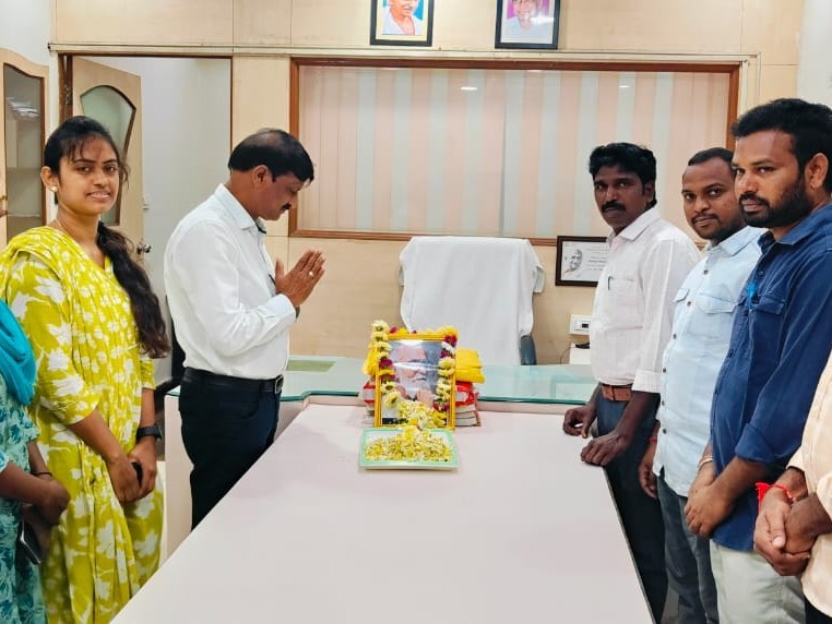 ‘కాళోజి అడుగుజాడల్లో నడవాలి’