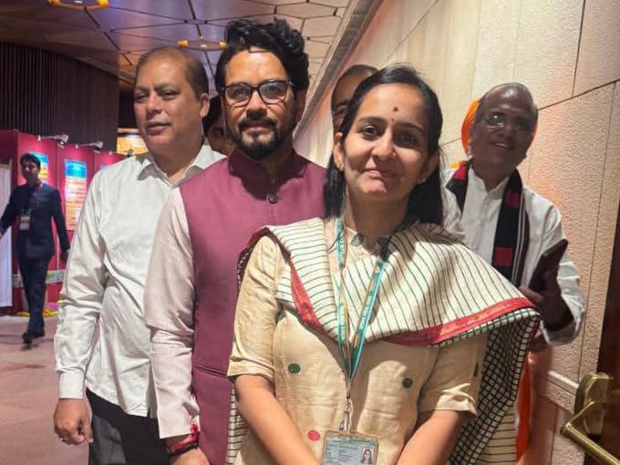 ఉప రాష్ట్రపతి ఎంపిక ఓటు వినియోగించున్న ఎంపీ శబరి