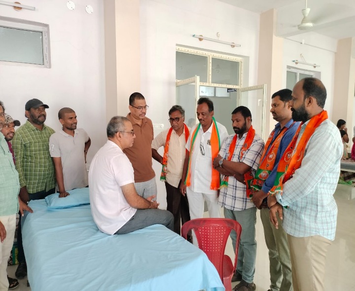 ప్రొఫెసర్‌ను పరామర్శించిన బీజేపీ శ్రేణులు