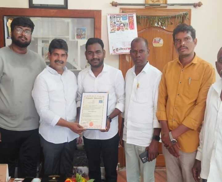 పిహెచ్‌డి పట్టా పొందిన శ్రీనివాస్‌కు సన్మానం