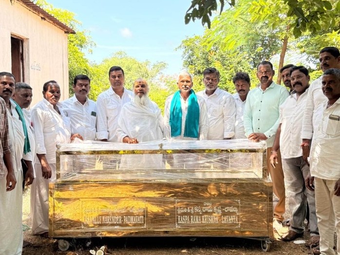 వెల్మల్ గ్రామానికి బాడీ ఫ్రీజర్ అందజేత