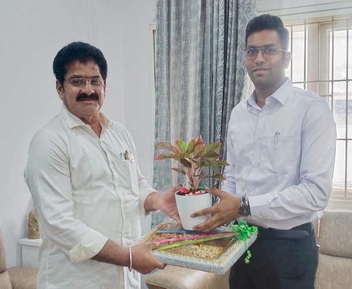 జాయింట్ కలెక్టర్‌ను కలిసిన ఎమ్మెల్యే