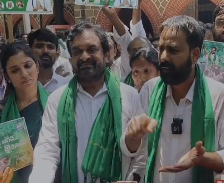 ‘సినిమా టికెట్లు కొంటేనే యూరియా ఇస్తారా’