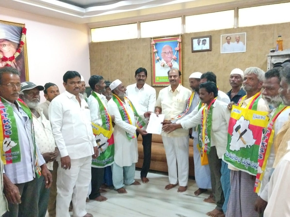 కార్మికుల సమస్యలపై ఎమ్మెల్యేకు వినతిపత్రం