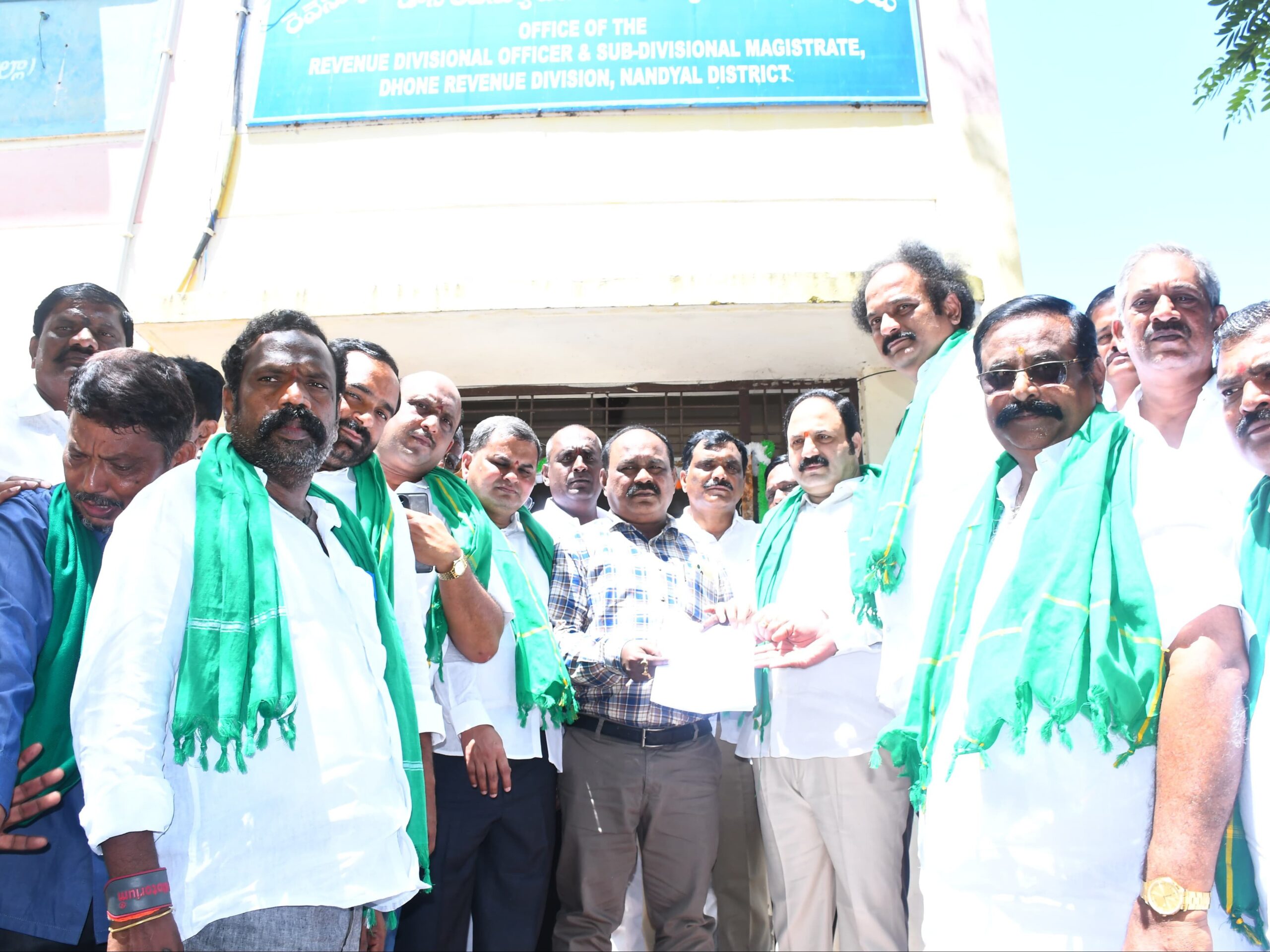 అన్నదాత పోరుబాటలో పాల్గొన్న మాజీ ఎమ్మెల్యే