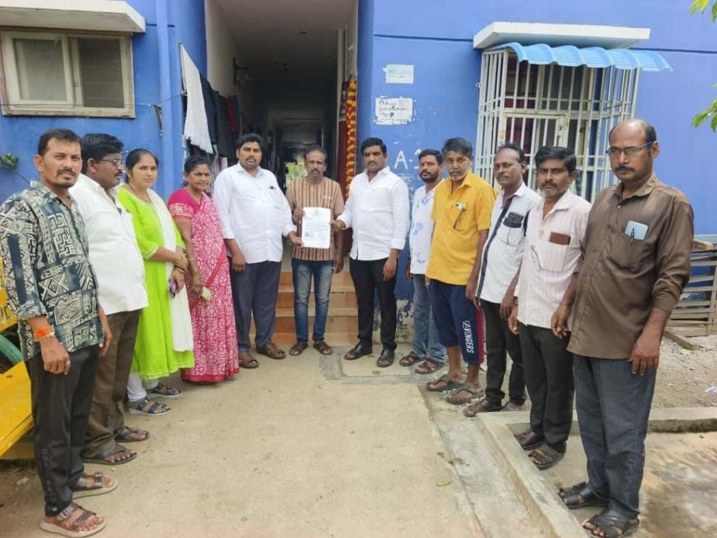 రూ.1,25,00 CMRF చెక్కు అందజేత