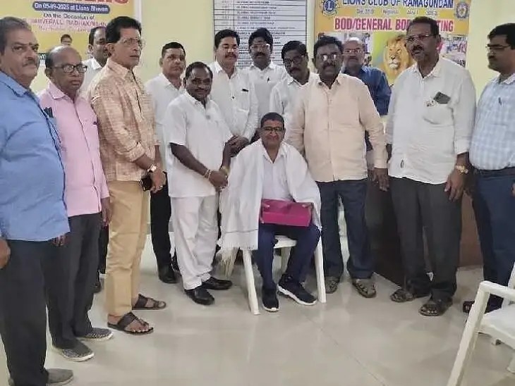 ఉత్తమ ఉపాధ్యాయుడికి సన్మానం