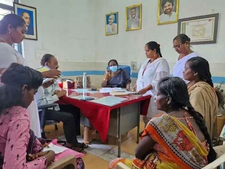 పెళ్లకూరులో గర్భవతులకు అవగాహన సదస్సు